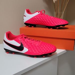 Nike Tiempo Legend 8 Club FG Cleats